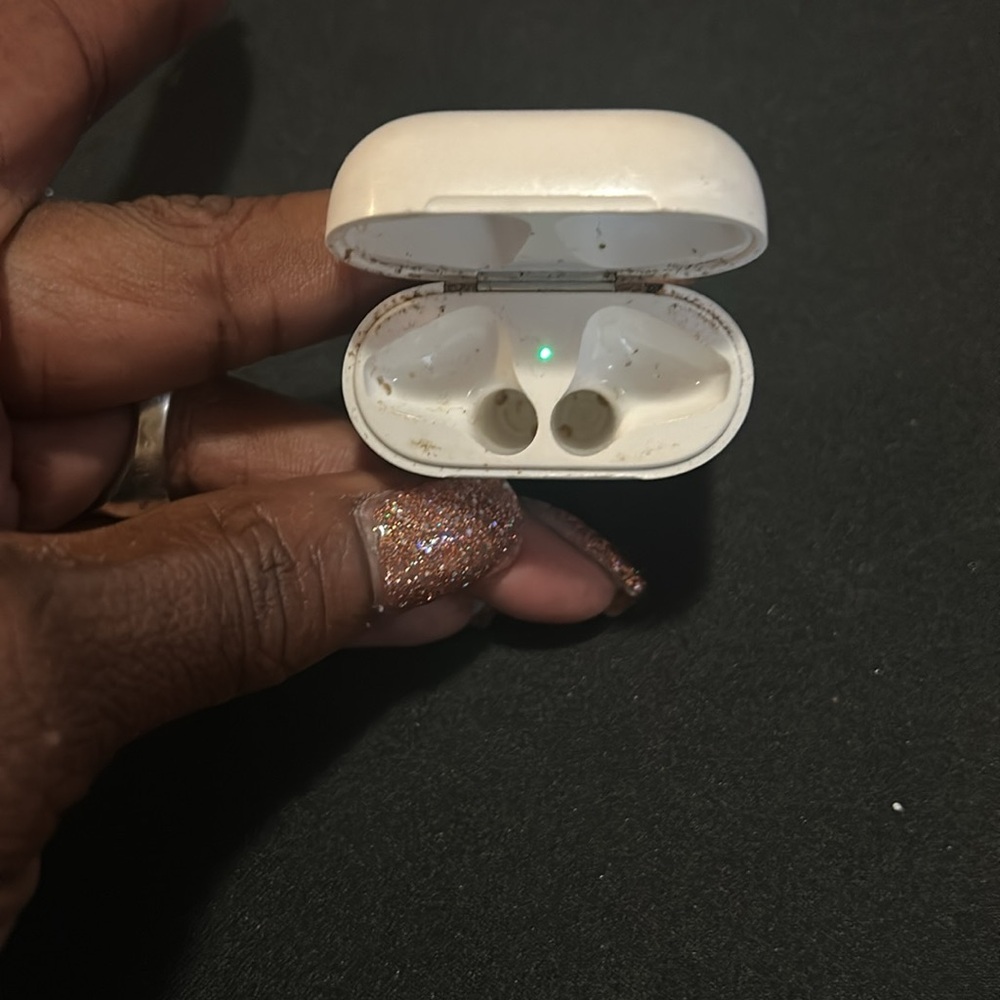 AirPod CASE - Picture 3 of 4